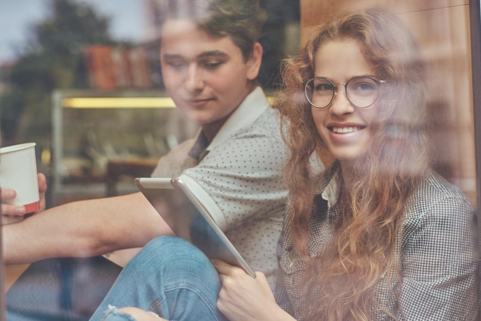 Interface moderne d'analyse financière avec graphiques avancés